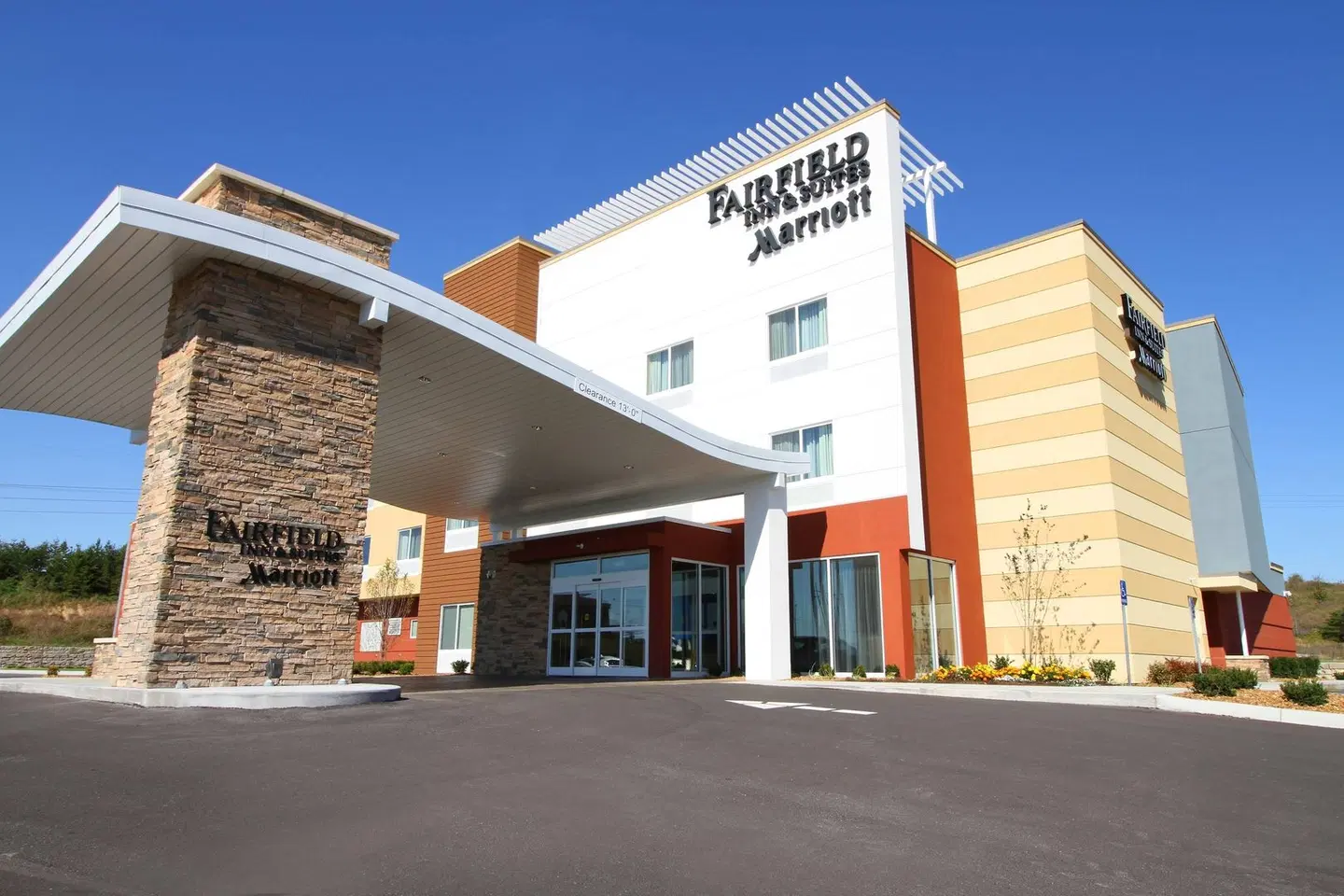 Fairfield by Marriott Inn & Suites London EXTERIOR