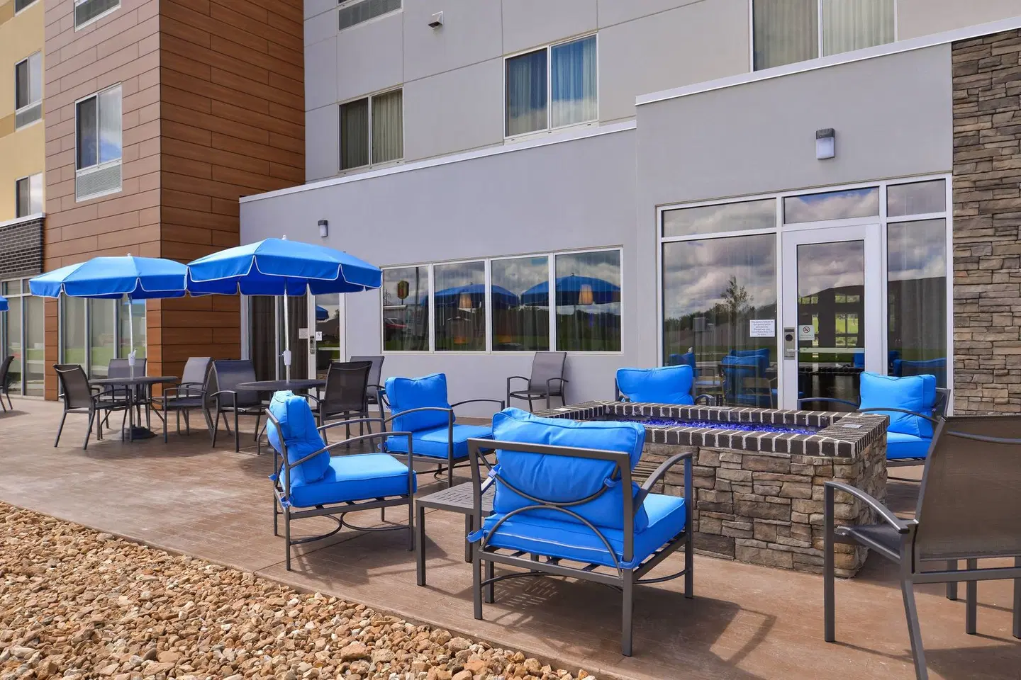Fairfield by Marriott Inn & Suites Warrensburg Terrasse