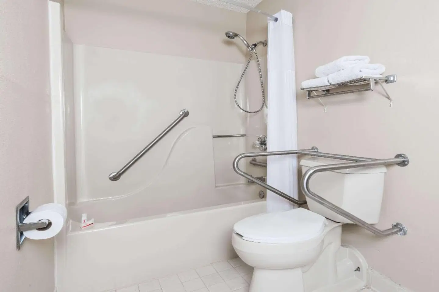 Days Inn by Wyndham New Market Battlefield Badezimmer