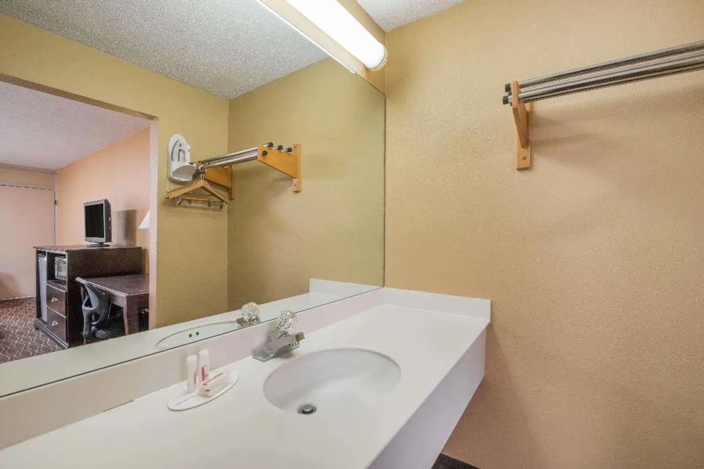 Days Inn by Wyndham Paducah Badezimmer