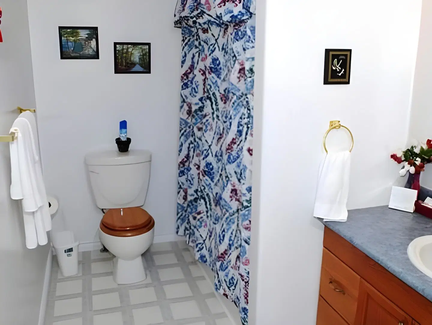 Midnight Sun Inn - Bed & Breakfast Badezimmer