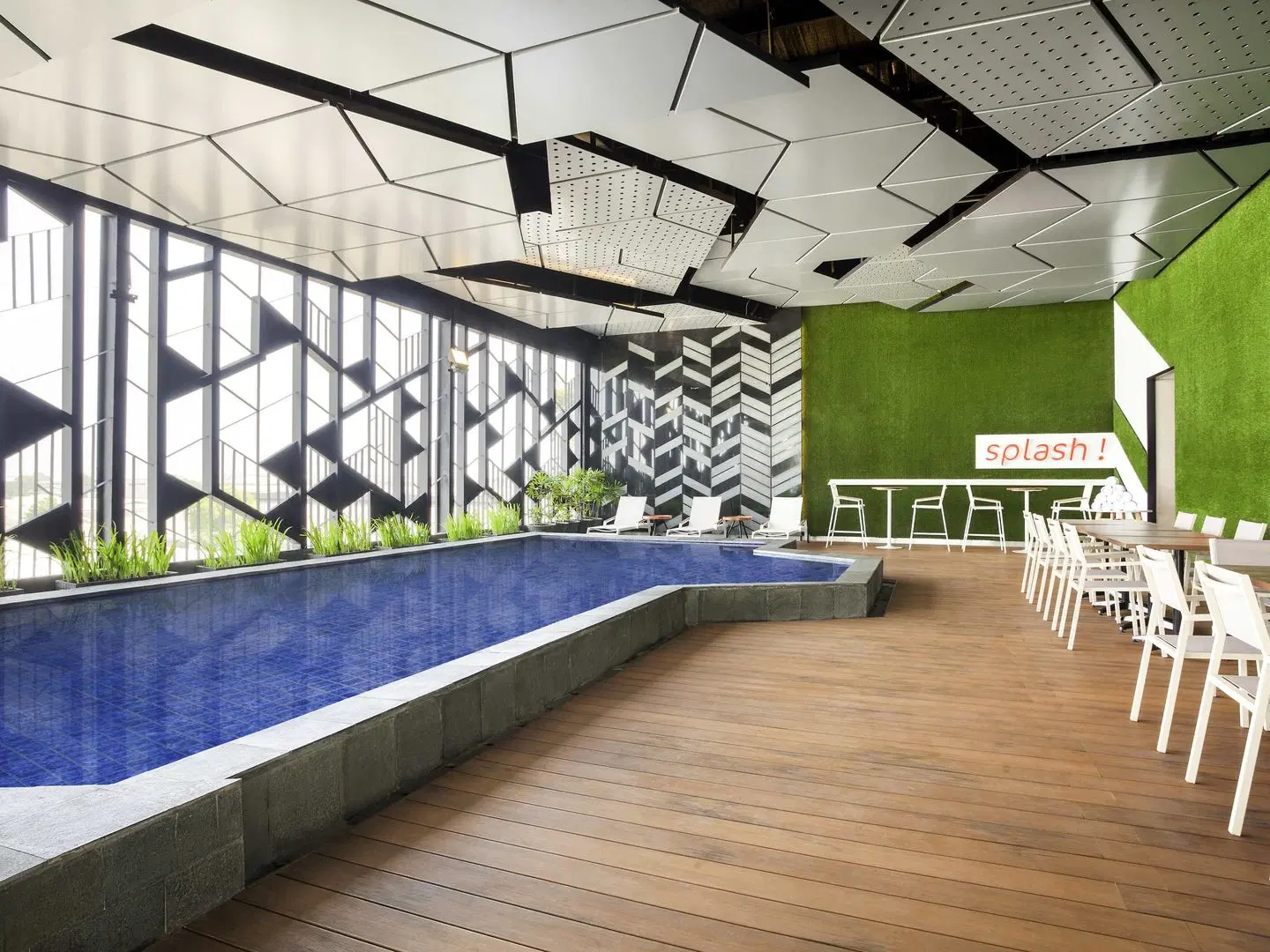 ibis Styles Jakarta Sunter Hallenbad