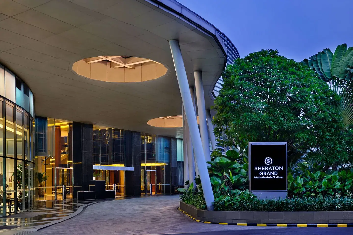 Sheraton Jakarta Gandaria City Hotel EXTERIOR