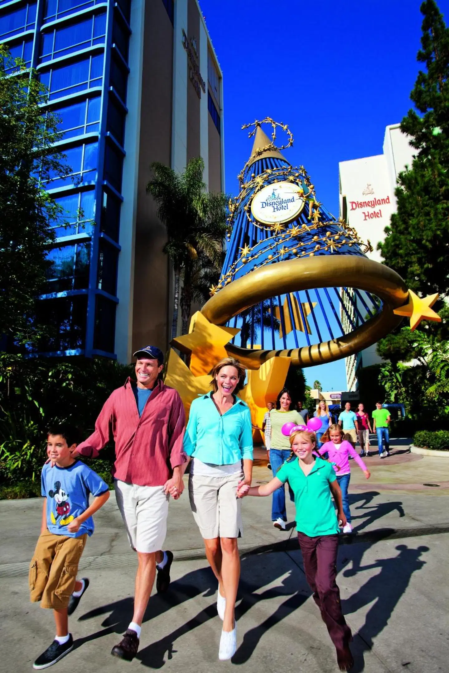 Disneyland Hotel PEOPLE