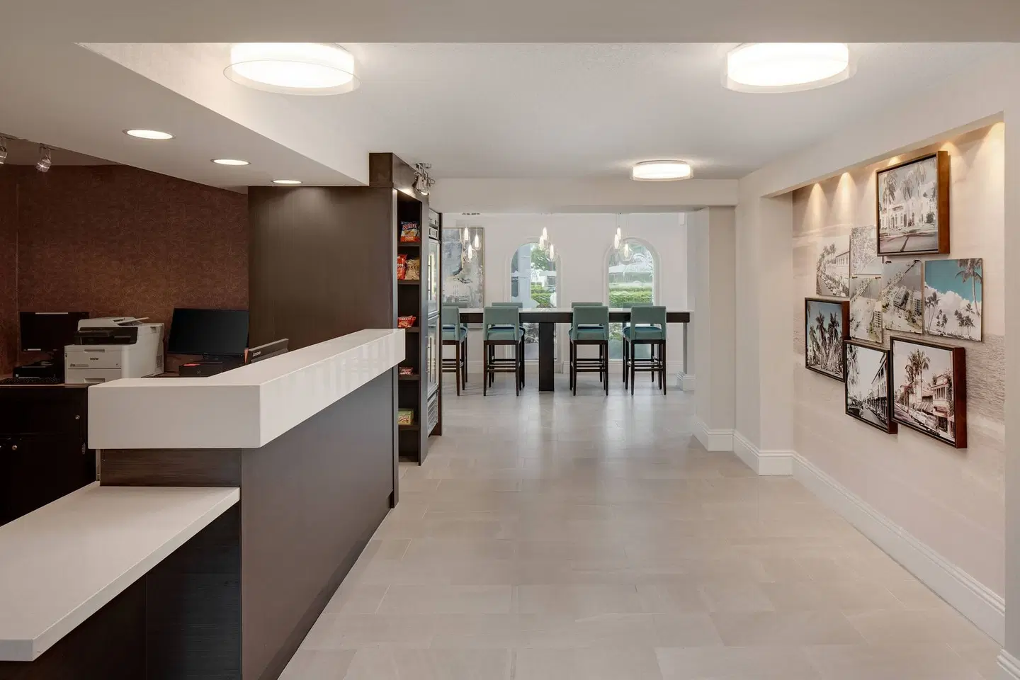 Fairfield by Marriott Inn & Suites Palm Beach Bar