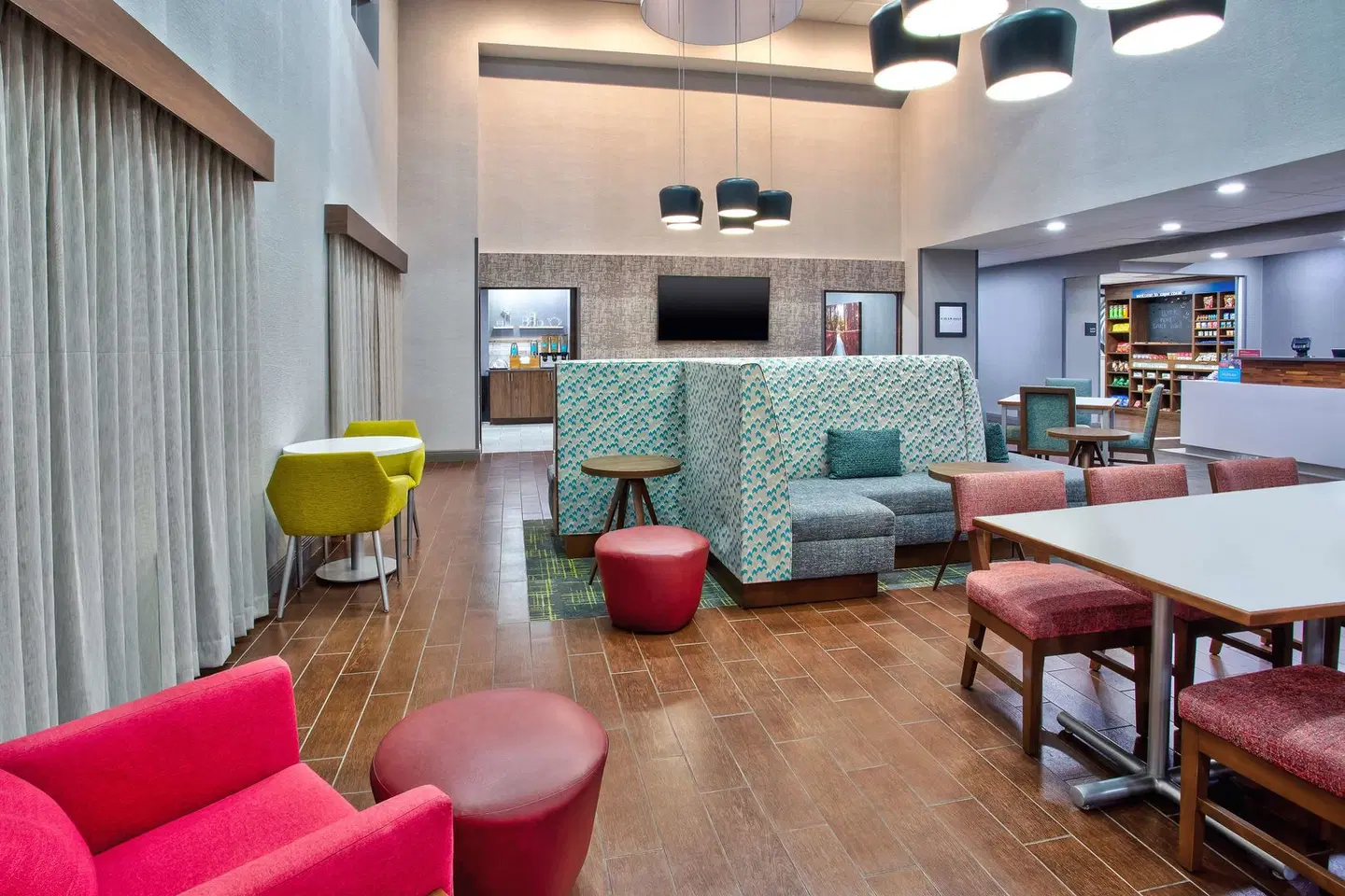 Hampton Inn & Suites Cape Coral Bar