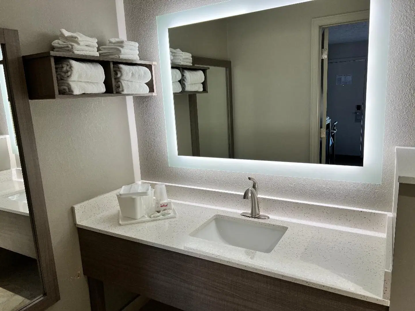 Deluxe Inn Georgetown Badezimmer