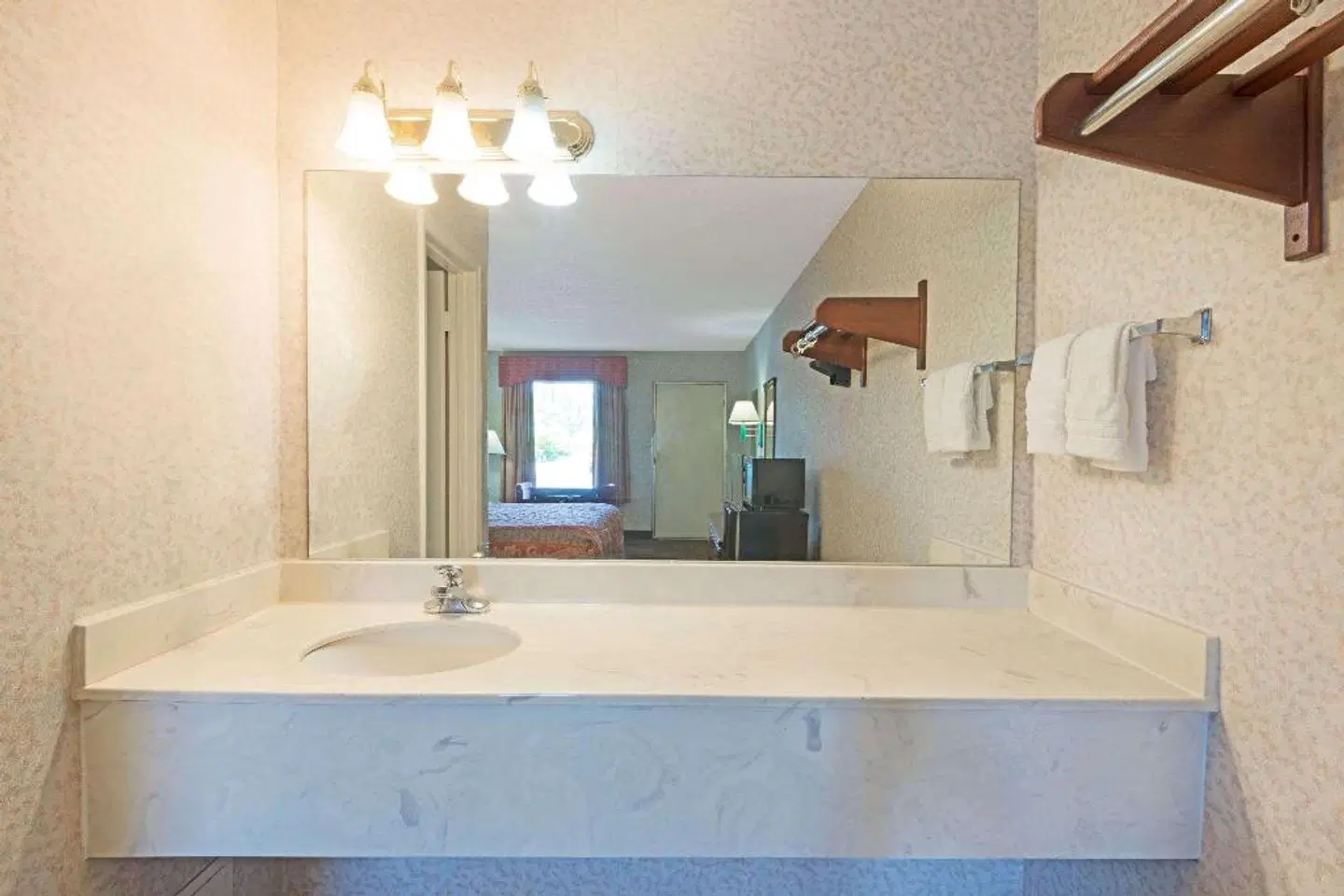 Days Inn - Greenville Badezimmer