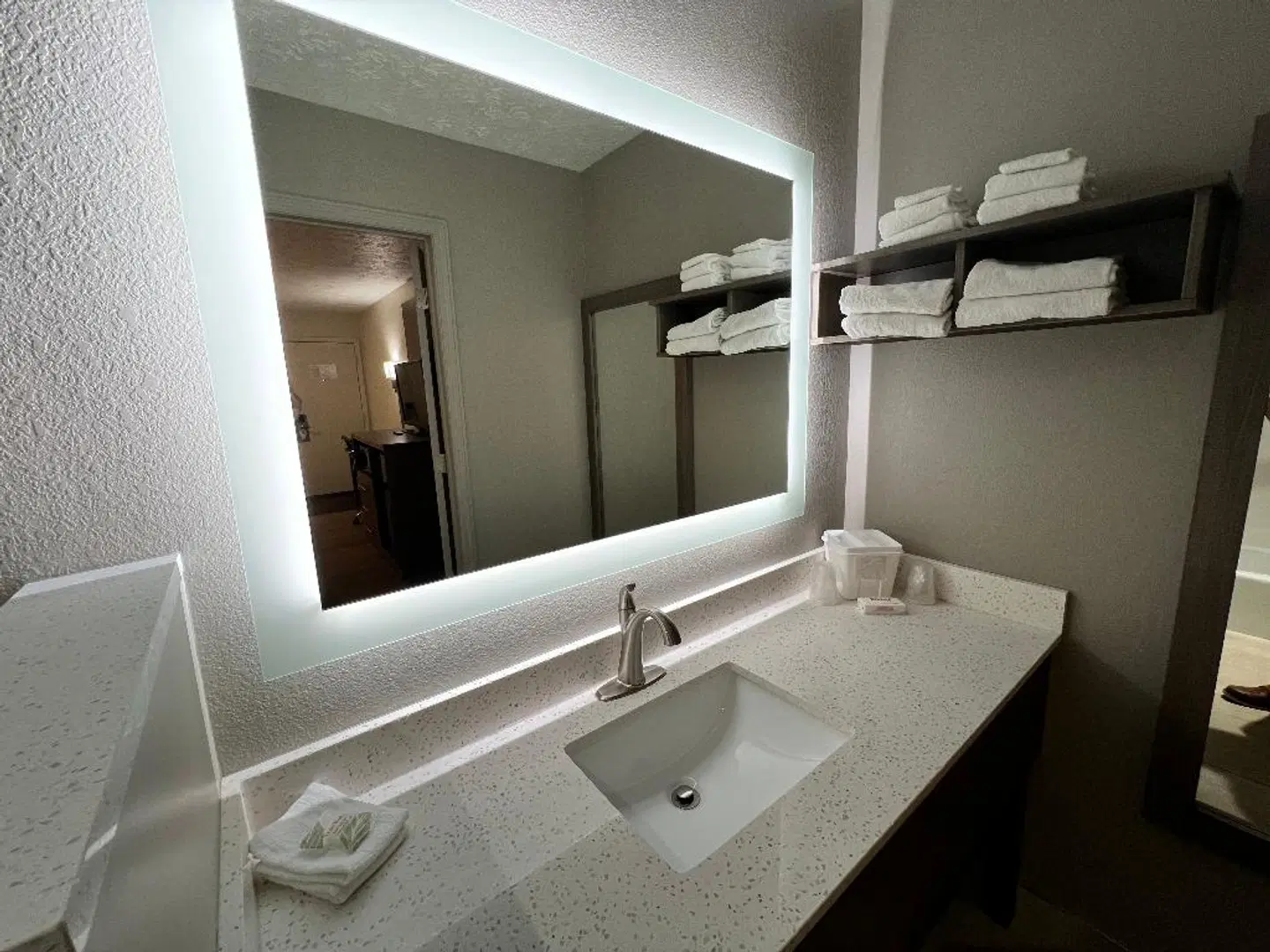 Deluxe Inn Georgetown Badezimmer