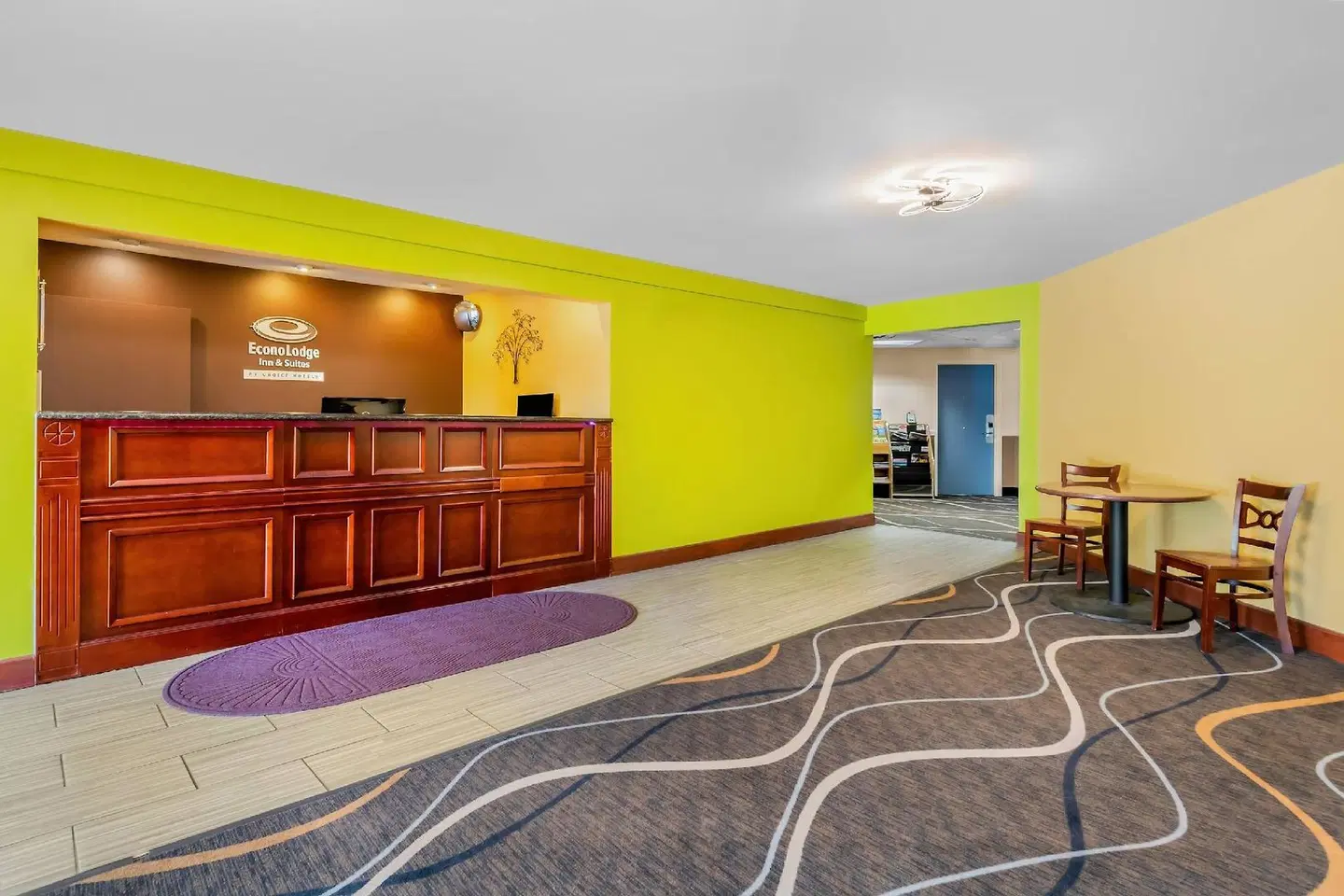 Econo Lodge Inn & Suites ROOM_EXAMPLE