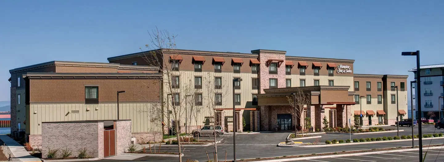 Hampton Inn & Suites Astoria EXTERIOR