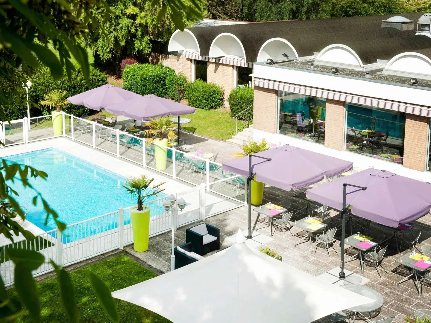 Novotel Valenciennes OUTDOOR_POOL