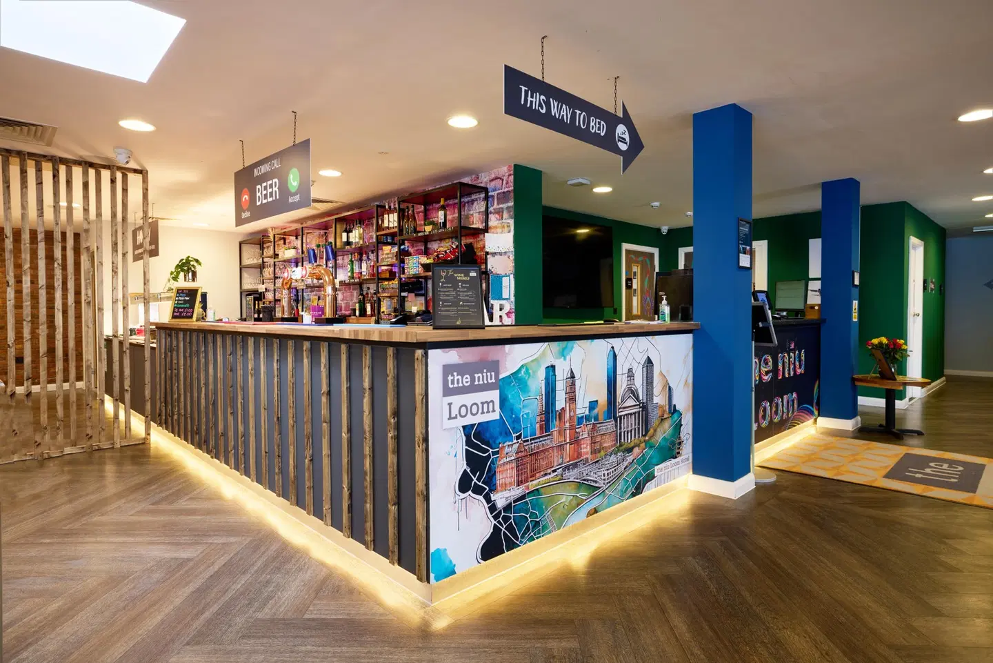 Holiday Inn - the niu, Loom Manchester North by IHG Bar