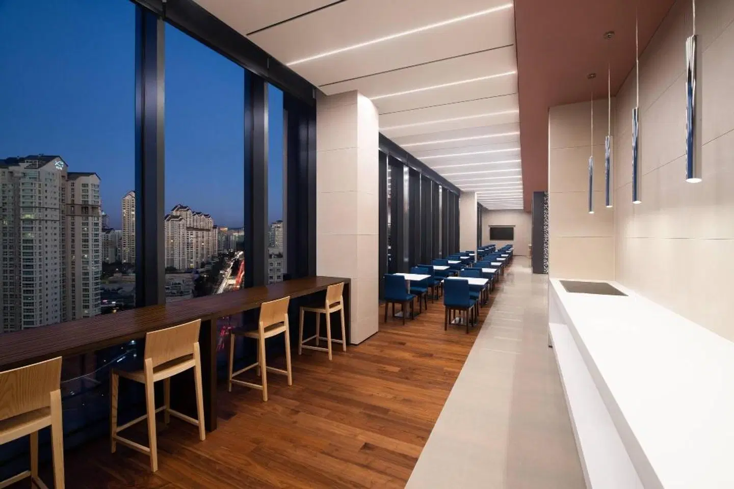 Courtyard by Marriott Suwon Bar