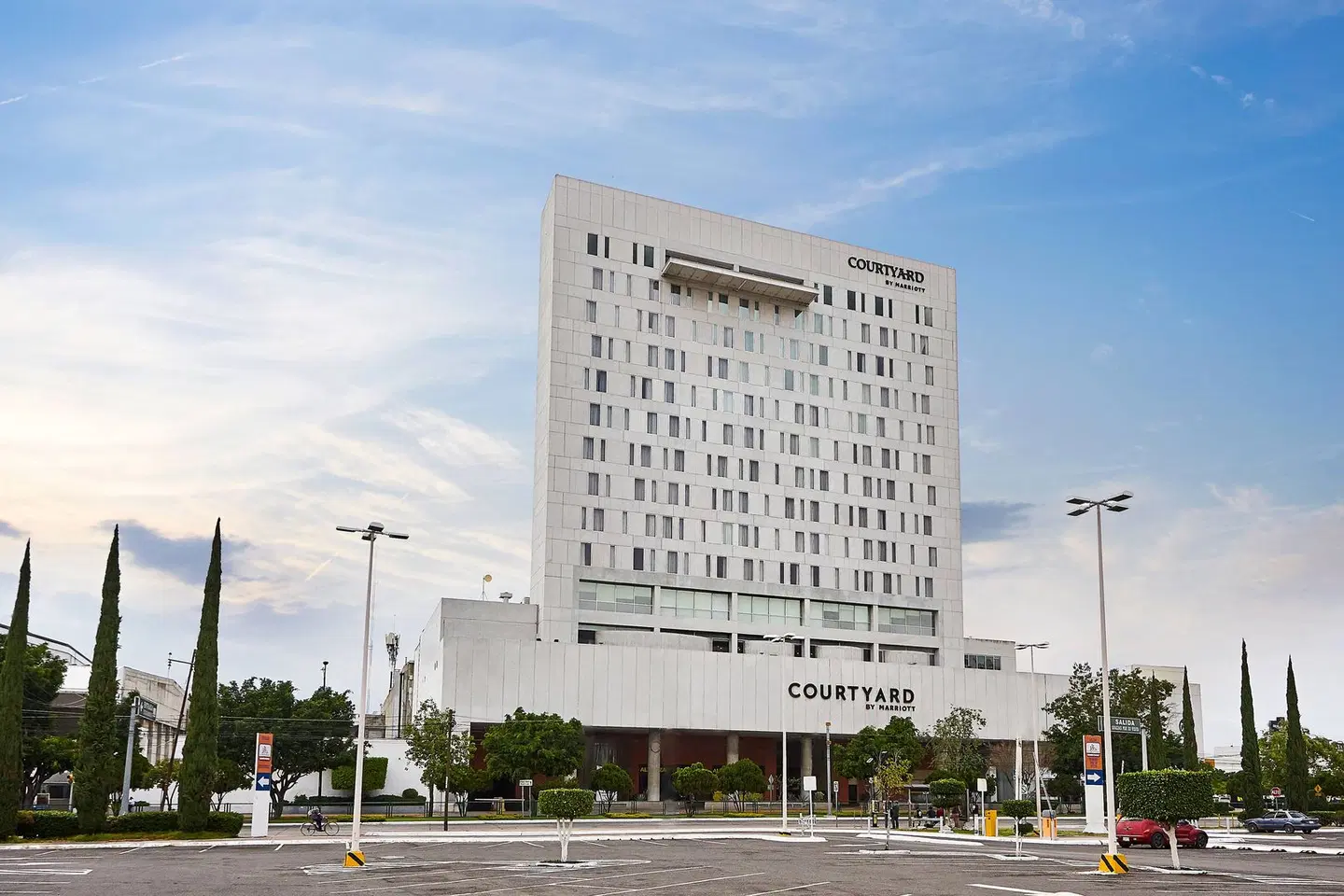 Courtyard by Marriott Leon at The Poliforum EXTERIOR