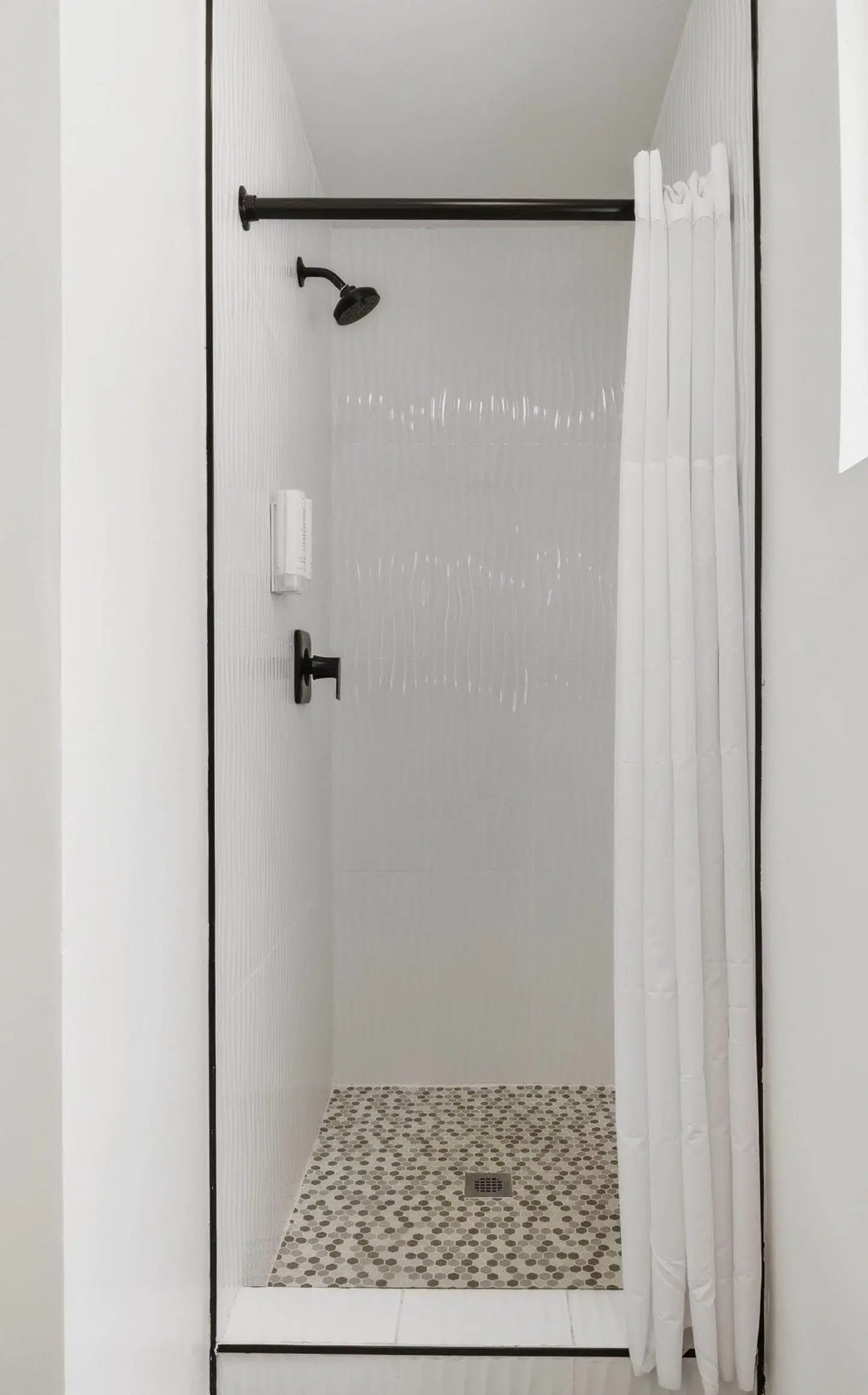 Econo Lodge Inn & Suites Badezimmer