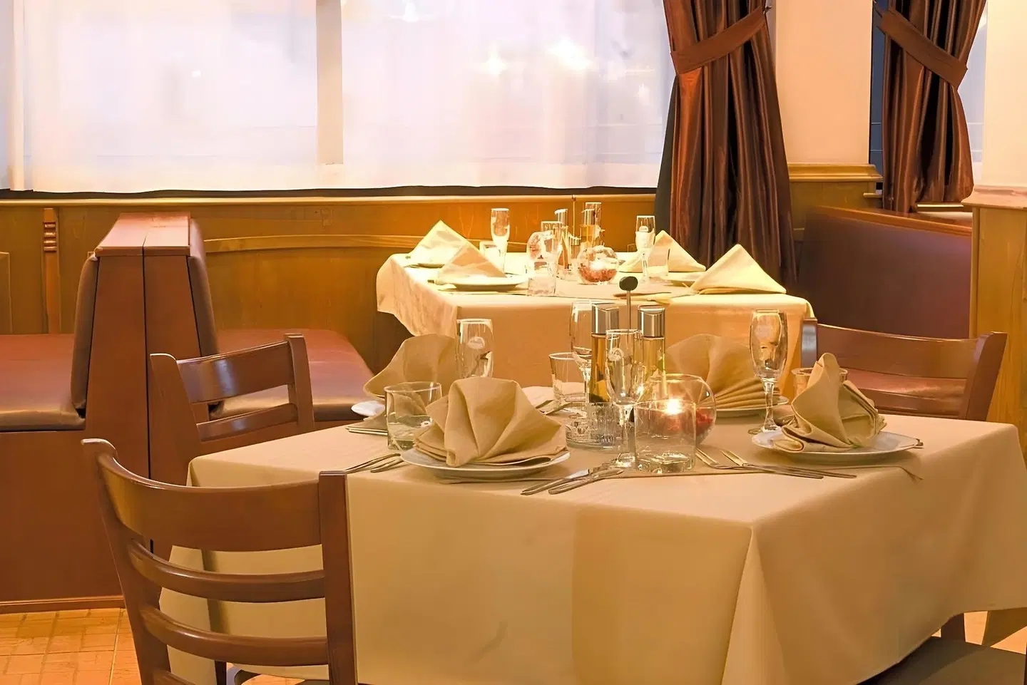Avenue Hotel Restaurant