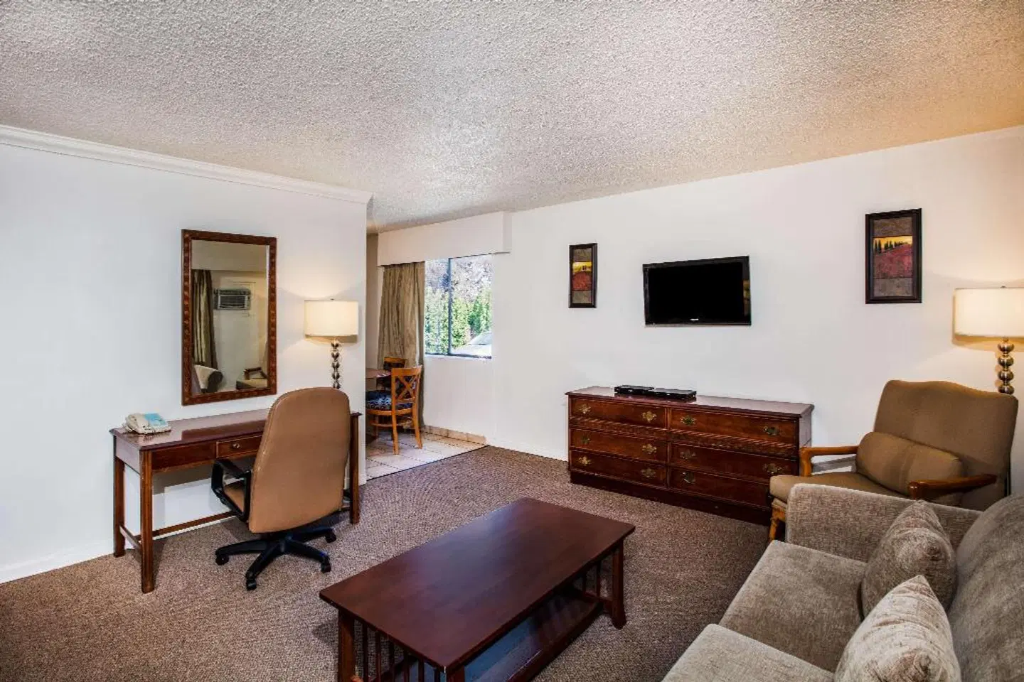Howard Johnson by Wyndham Victoria ROOM_EXAMPLE