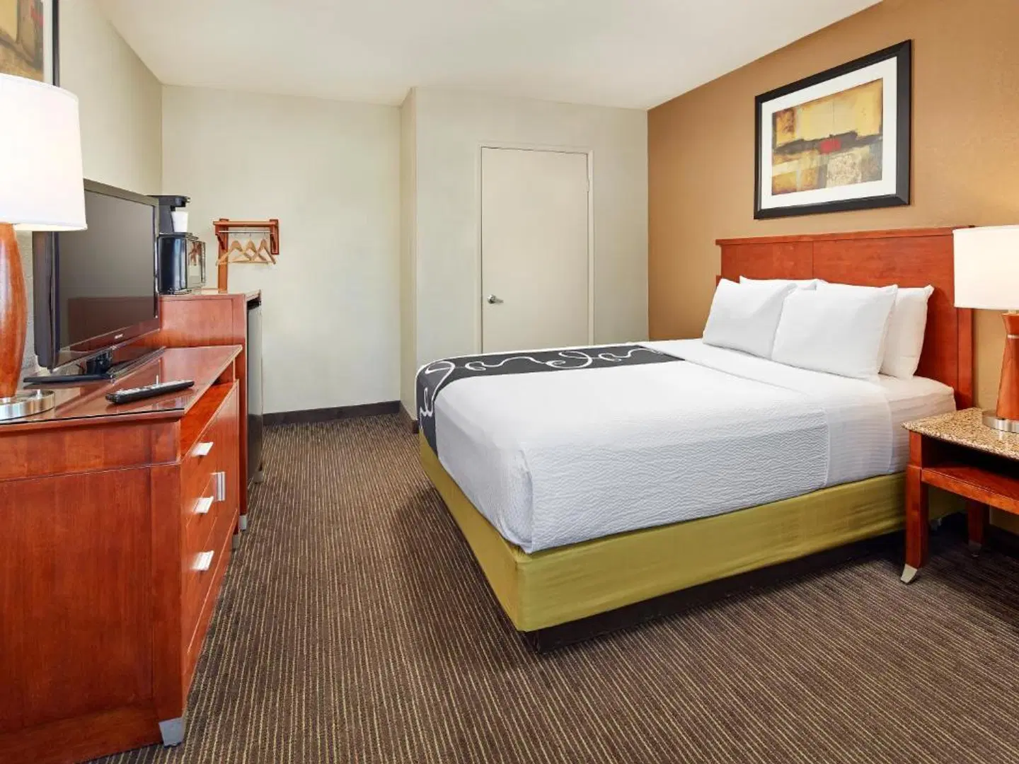 La Quinta Inn & Suites San Diego SeaWorld Zoo Area ROOM_EXAMPLE