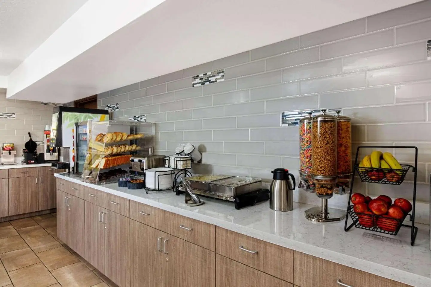 La Quinta Inn & Suites by Wyndham Las Vegas Red Rock Bar