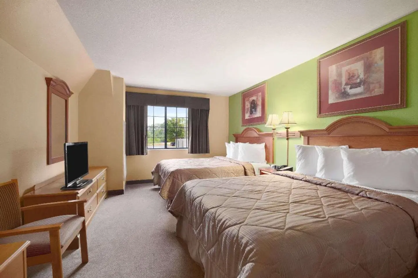 Days Inn & Suites by Wyndham San Antonio North Stone Oak ROOM_EXAMPLE