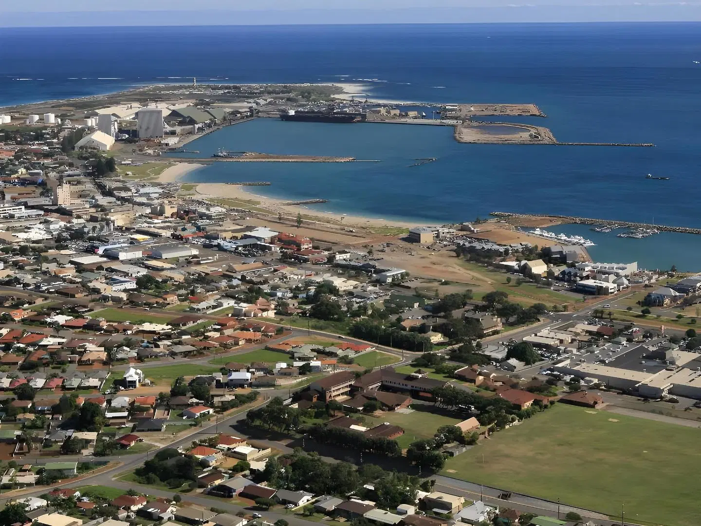 Broadwater Mariner Resort LANDSCAPE