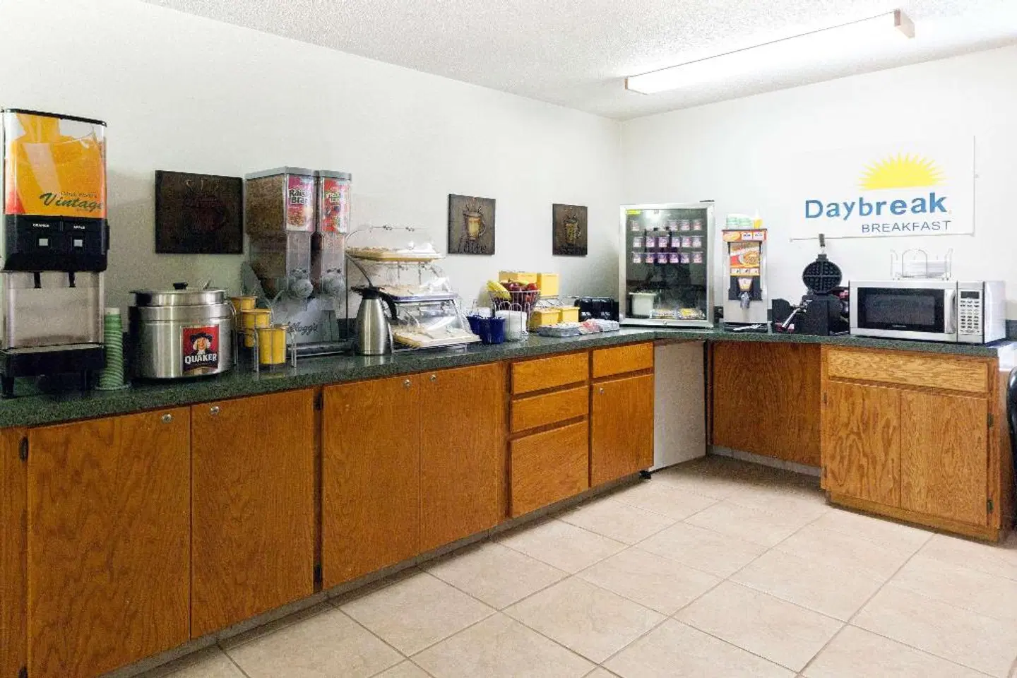 Days Inn by Wyndham Shawnee LOUNGE_LOBBY