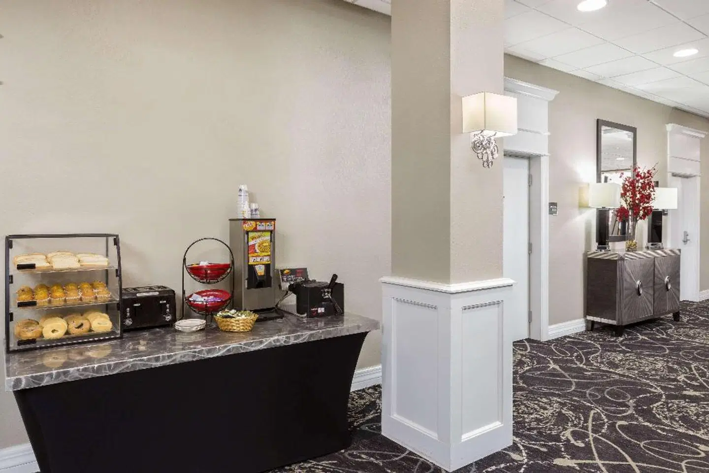 Ramada by Wyndham Des Moines Airport ROOM_EXAMPLE