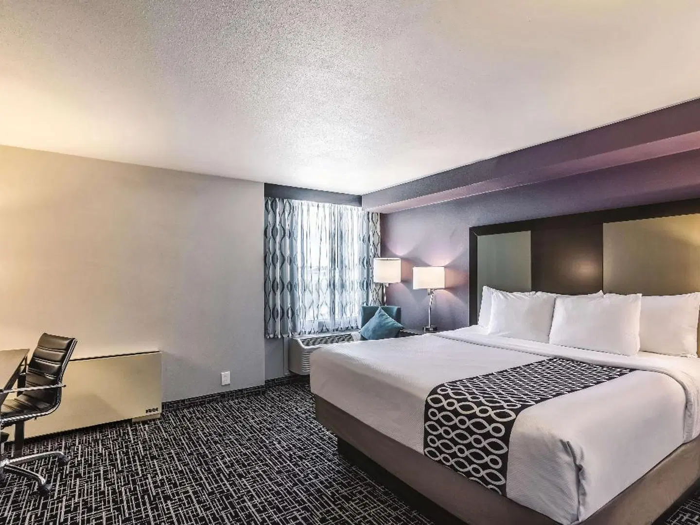 La Quinta Inn & Suites by Wyndham Colorado Springs North ROOM_EXAMPLE