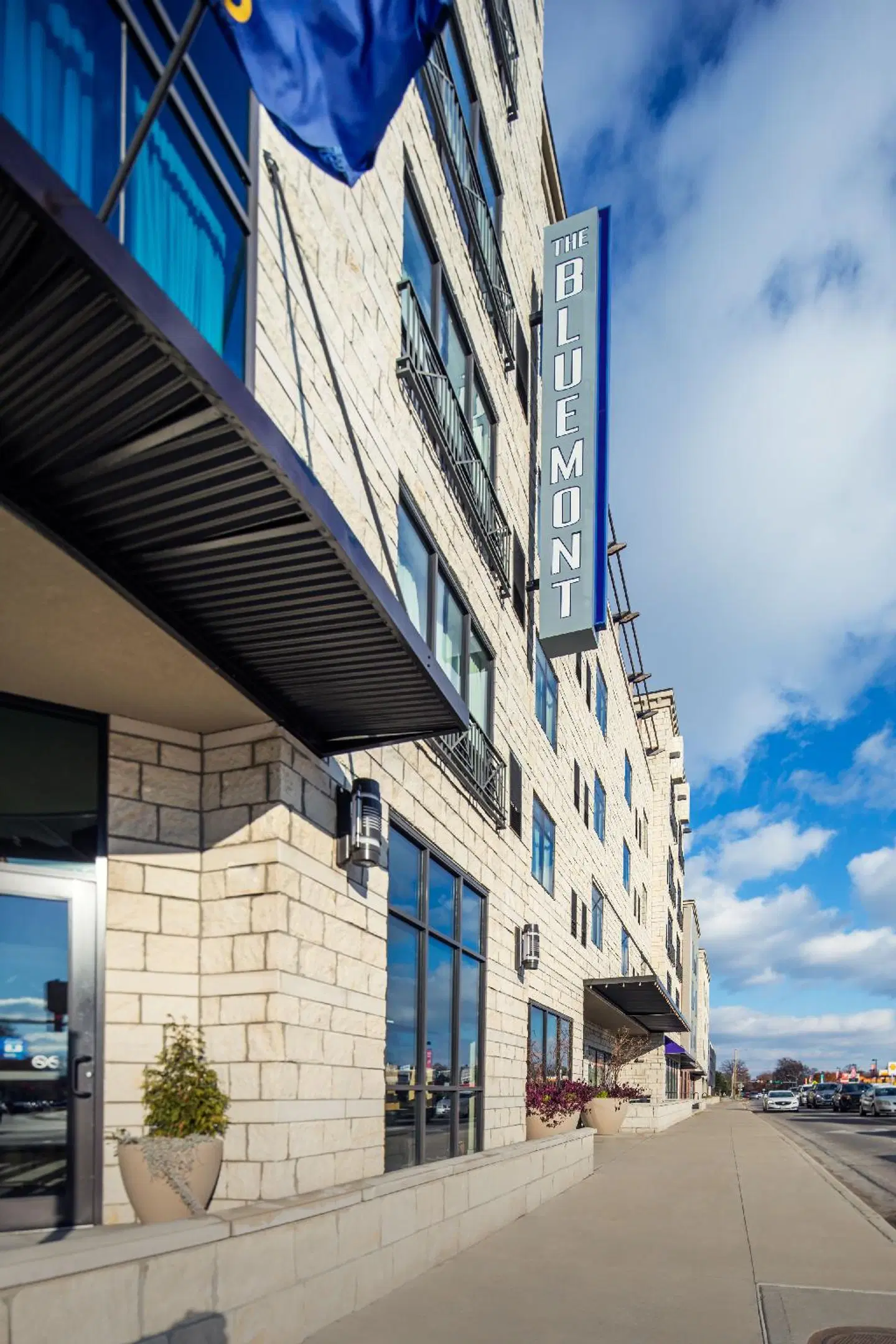 Bluemont Hotel EXTERIOR