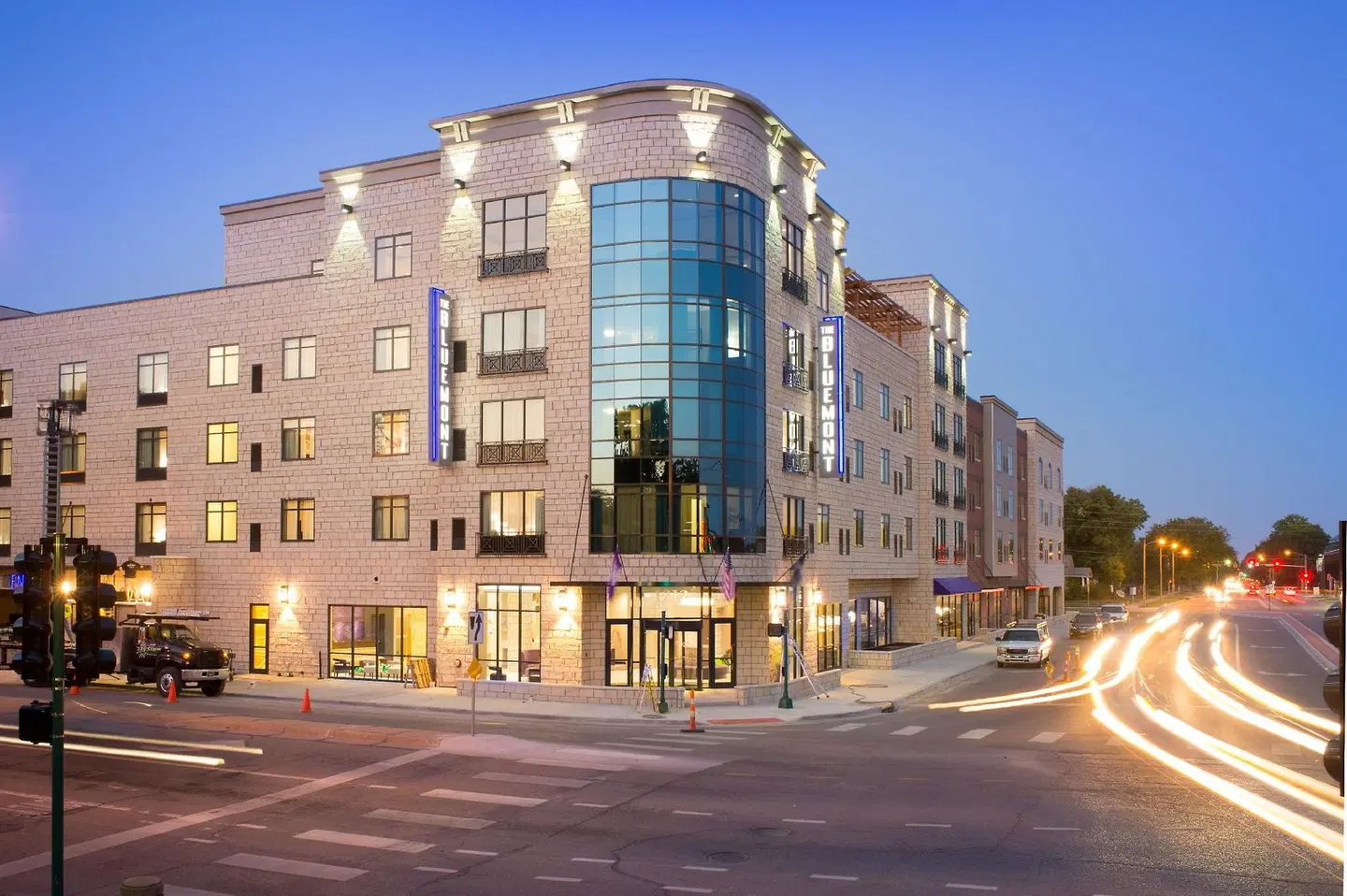 Bluemont Hotel EXTERIOR