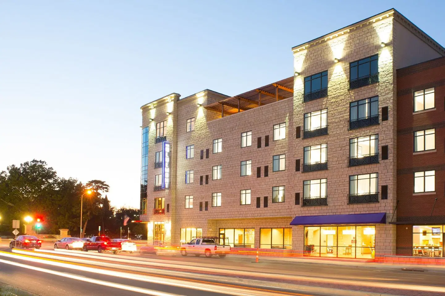 Bluemont Hotel EXTERIOR