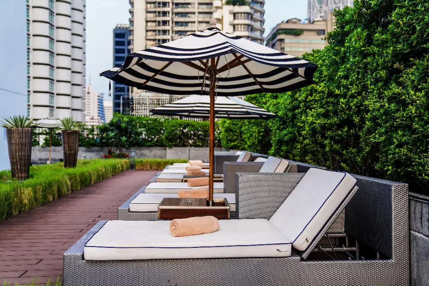 Mövenpick Hotel Sukhumvit 15 Bangkok Terrasse