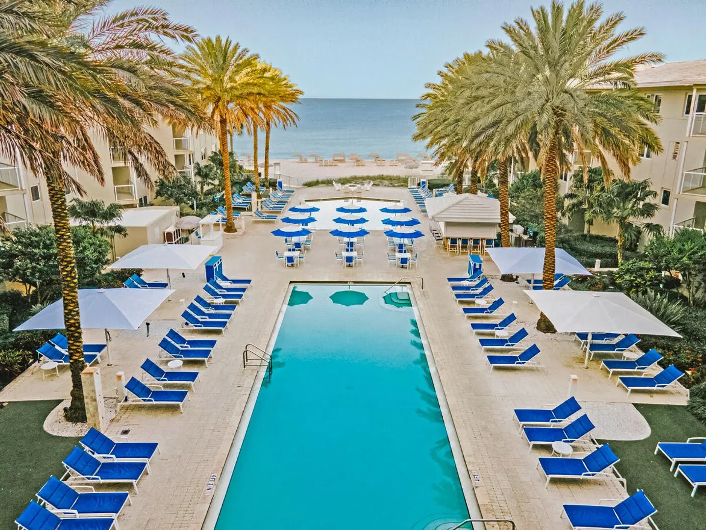 Edgewater Beach Hotel OUTDOOR_POOL