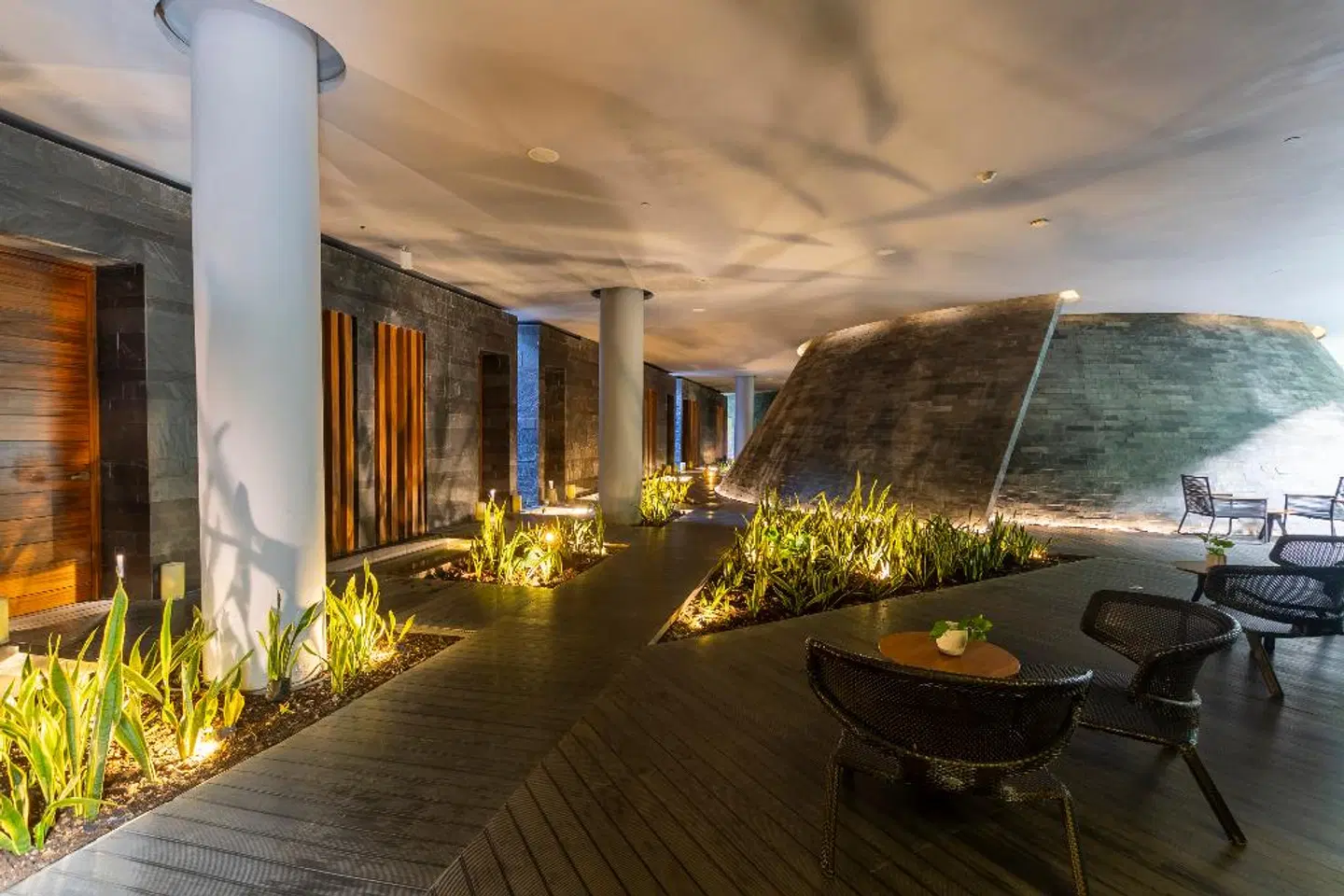 Devossion by Live Aqua Playa del Carmen Hallenbad