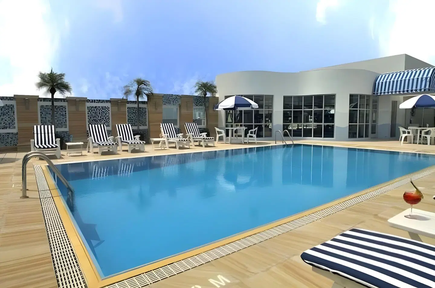 Metropark Hotel Kowloon OUTDOOR_POOL