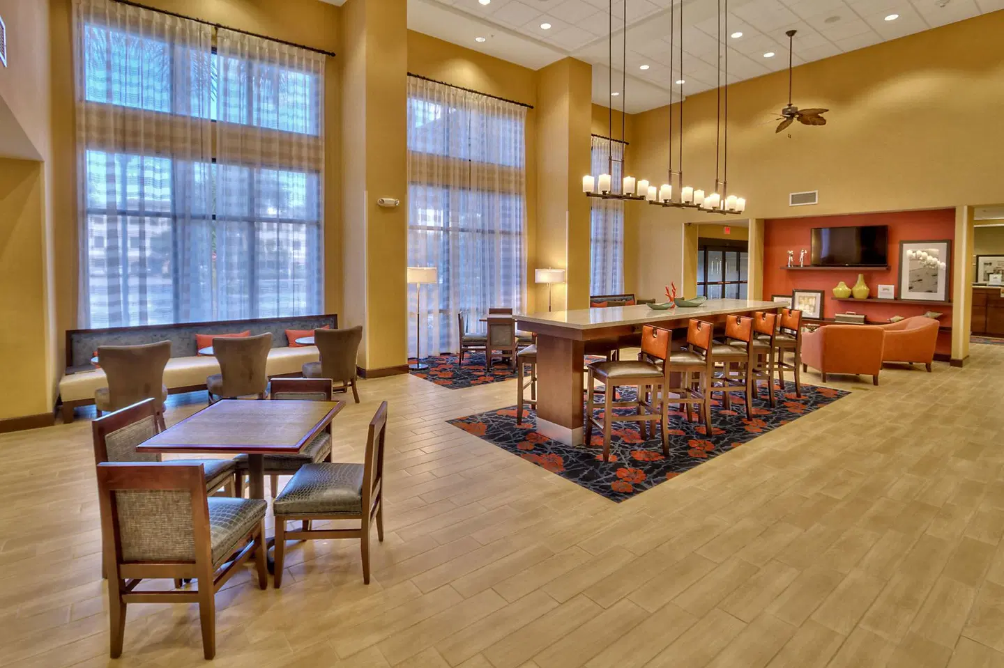 Hampton Inn & Suites Fort Myers-Estero/FGCU Bar