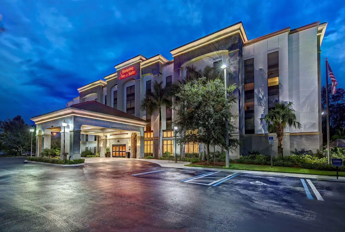 Hampton Inn & Suites Fort Myers-Estero/FGCU EXTERIOR