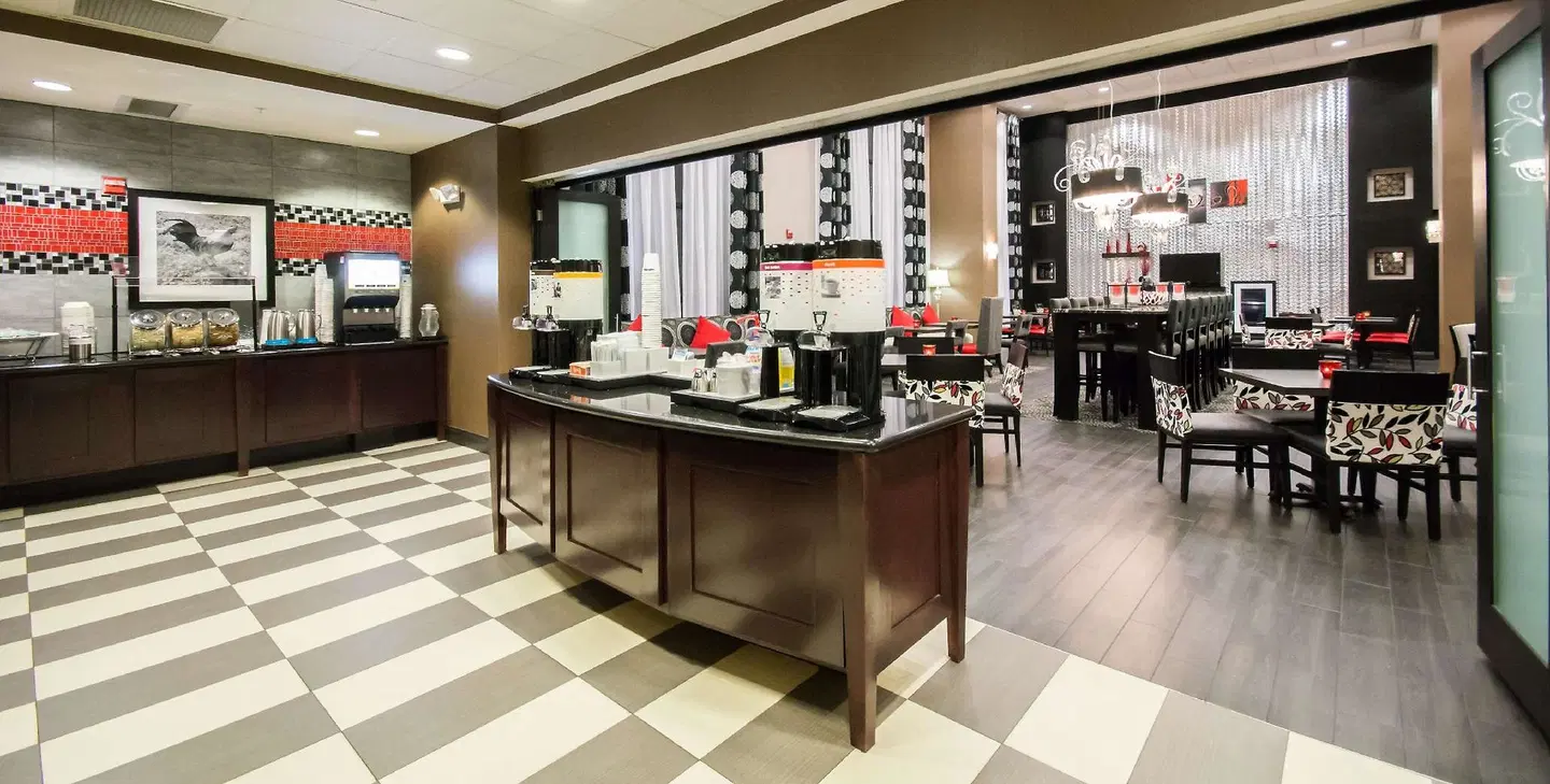 Hampton Inn & Suites Orlando-John Young Pkwy/S. Park Bar