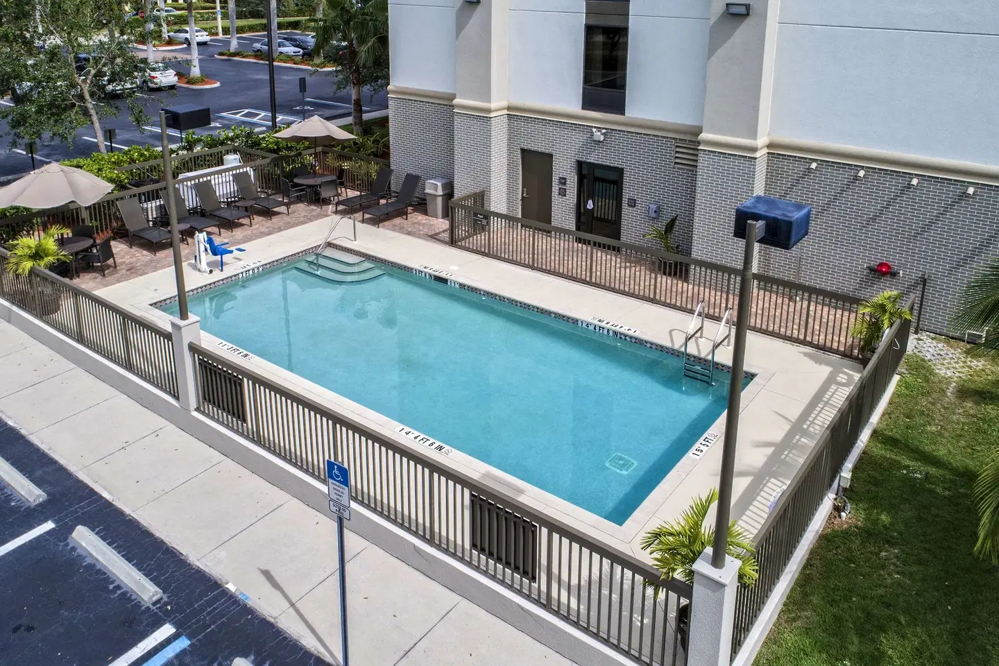 Hampton Inn & Suites Fort Myers-Estero/FGCU OUTDOOR_POOL