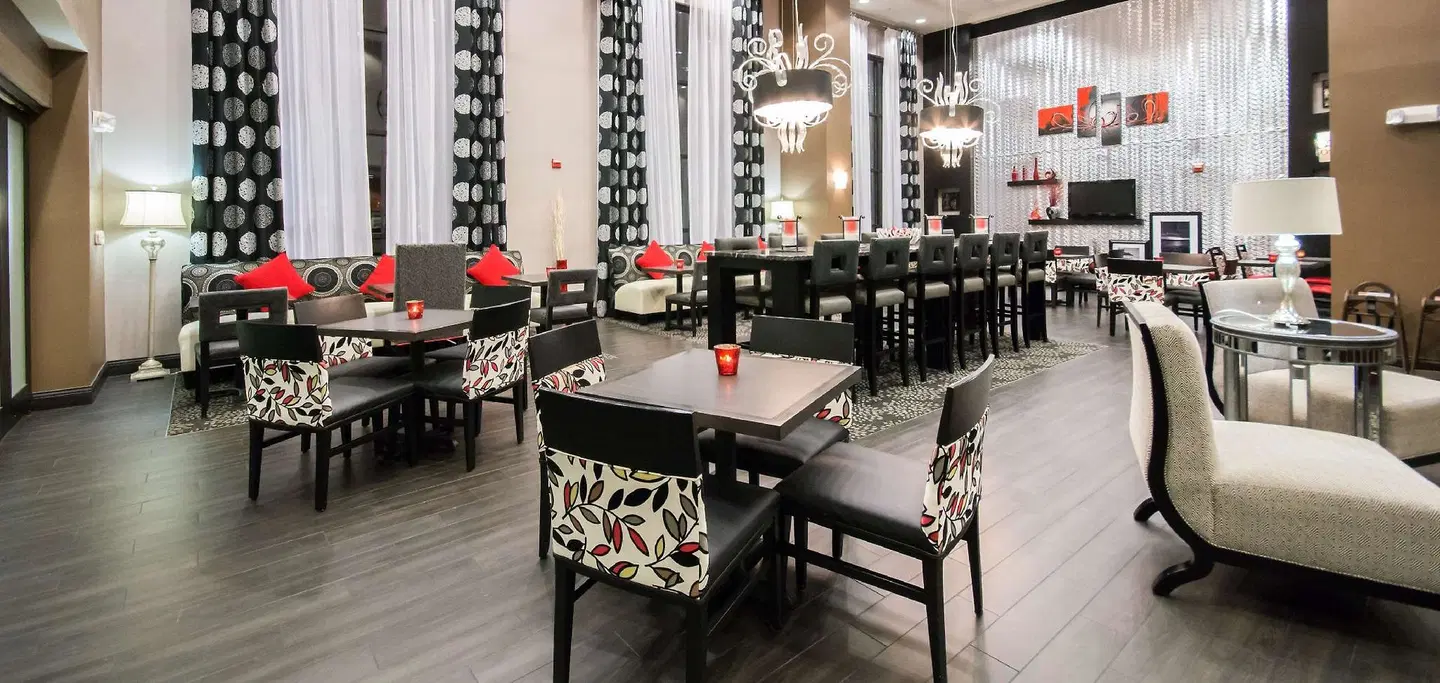 Hampton Inn & Suites Orlando-John Young Pkwy/S. Park Bar