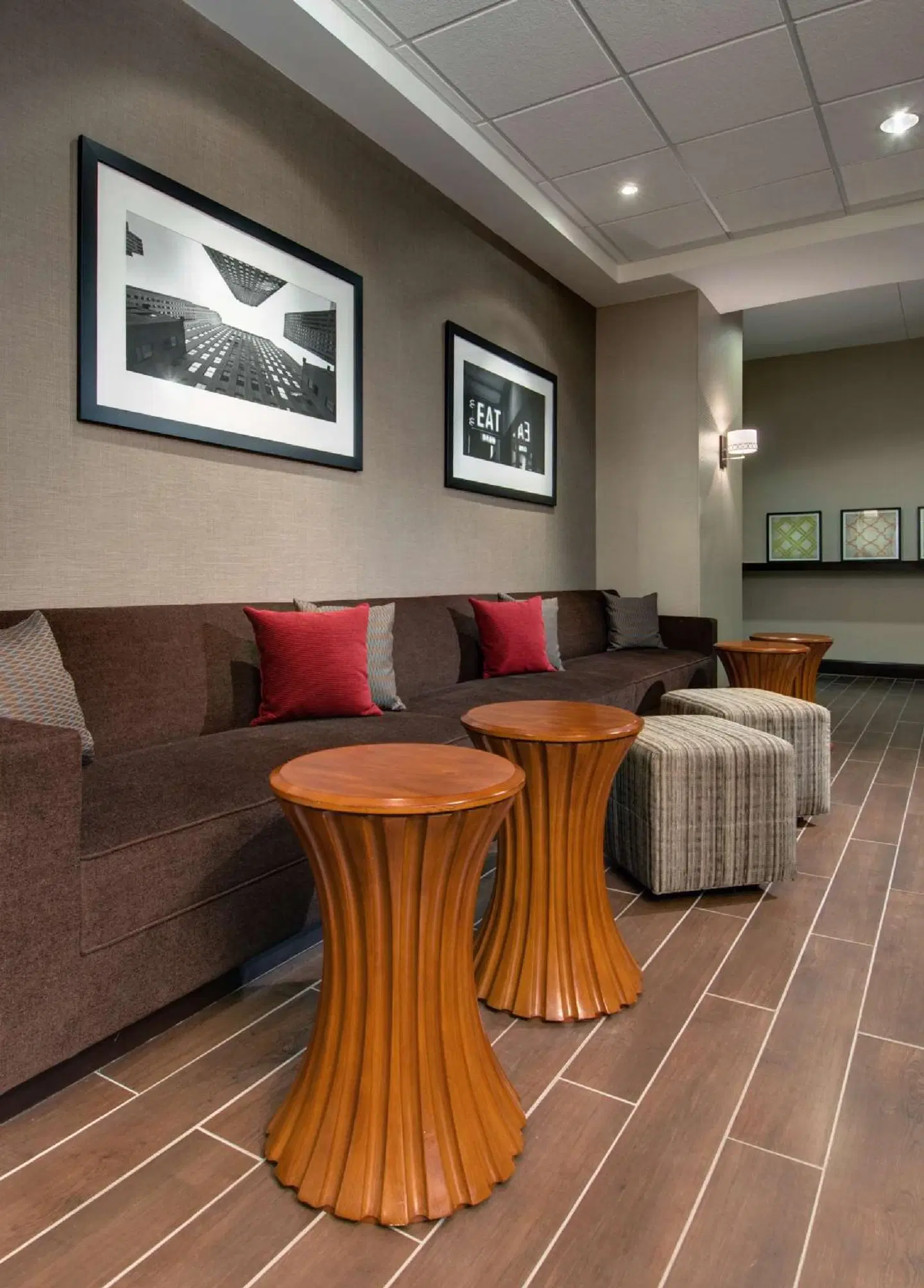 Hampton Inn & Suites Milwaukee Downtown LOUNGE_LOBBY