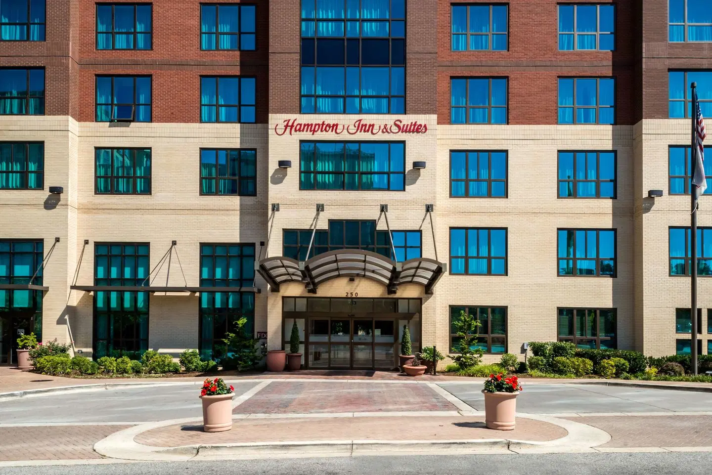Hampton Inn & Suites National Harbor/Alexandria Area EXTERIOR