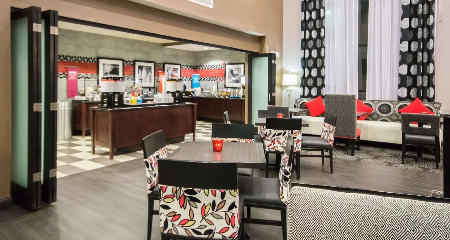 Hampton Inn & Suites Orlando-John Young Pkwy/S. Park Bar