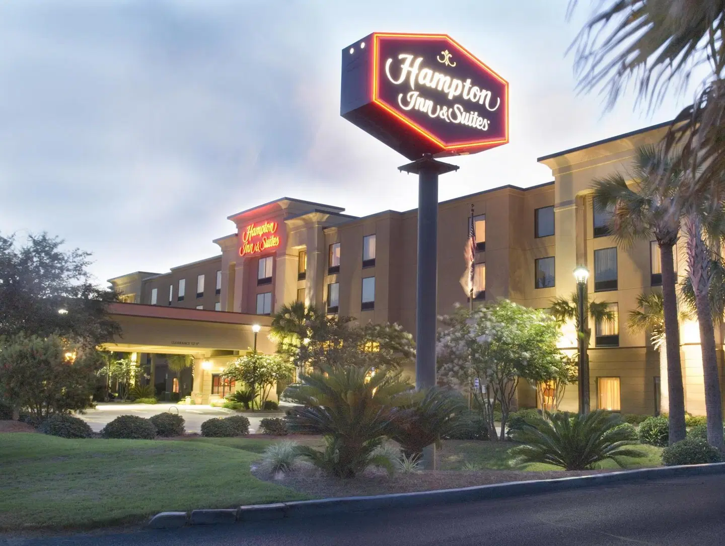 Hampton Inn & Suites Navarre EXTERIOR