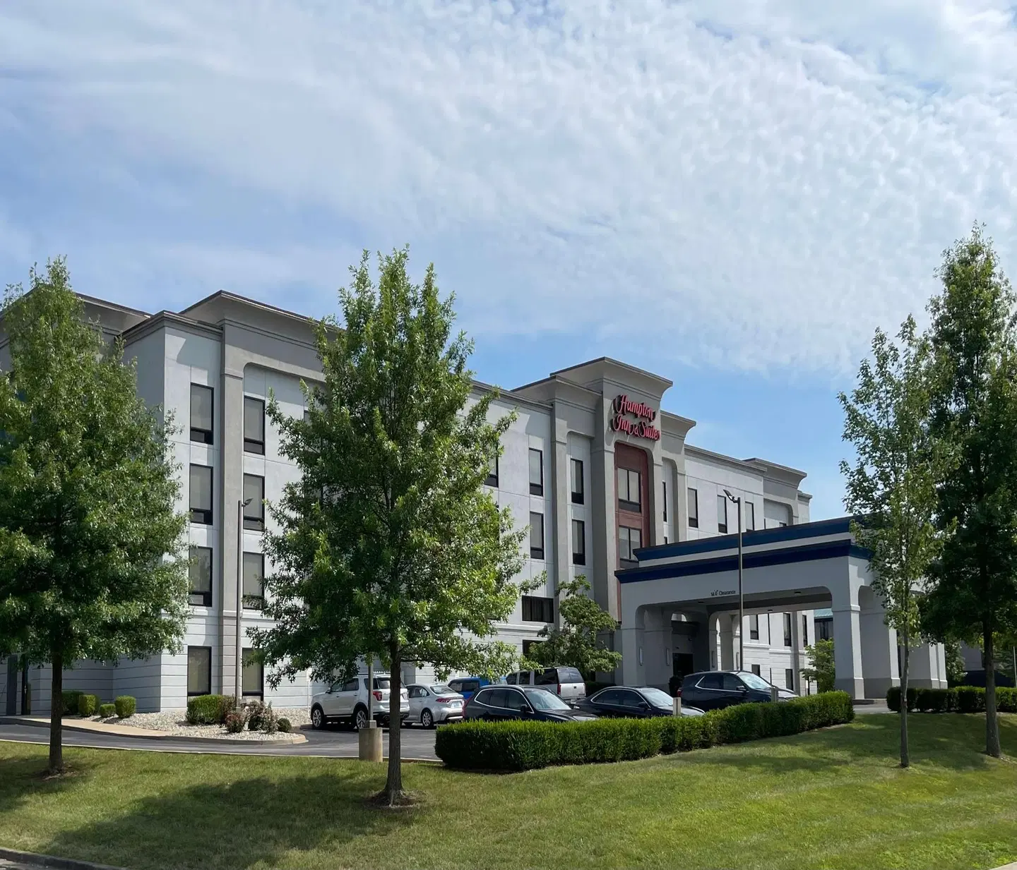Hampton Inn & Suites Louisville East EXTERIOR