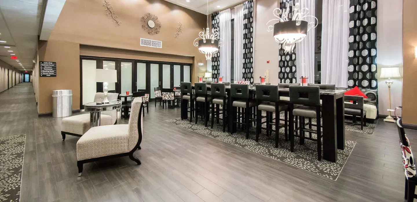 Hampton Inn & Suites Orlando-John Young Pkwy/S. Park Bar