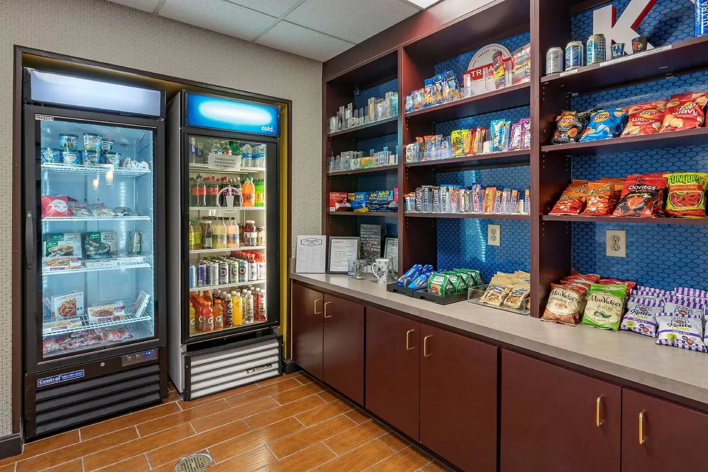 Hampton Inn & Suites Louisville East Bar