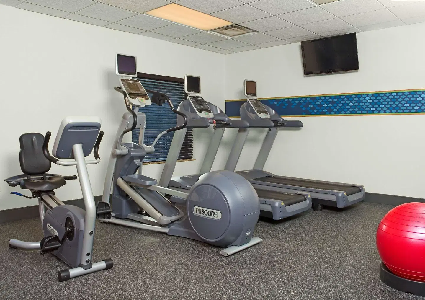 Hampton Inn & Suites Pittsburgh-Meadow Lands SPORTS_AND_LEISURE