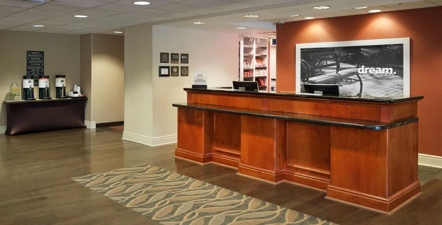 Hampton Inn & Suites Pittsburgh-Meadow Lands LOUNGE_LOBBY